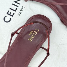 Celine/赛琳26WF新品凯旋门 度假风细带平底凉鞋 凯旋门金扣精致辨识度高 细带勾勒纤细足踝线条 平底稳当走路毫不 Celine/赛琳26WF新品凯旋门 度假风细带平底凉鞋 凯旋门金扣精致辨识度高 细带勾勒纤细足踝线条 平底稳当走路毫不