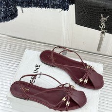 Celine/赛琳26WF新品凯旋门 度假风细带平底凉鞋 凯旋门金扣精致辨识度高 细带勾勒纤细足踝线条 平底稳当走路毫不 Celine/赛琳26WF新品凯旋门 度假风细带平底凉鞋 凯旋门金扣精致辨识度高 细带勾勒纤细足踝线条 平底稳当走路毫不
