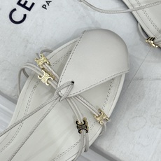 Celine/赛琳26WF新品凯旋门 度假风细带平底凉鞋 凯旋门金扣精致辨识度高 细带勾勒纤细足踝线条 平底稳当走路毫不 Celine/赛琳26WF新品凯旋门 度假风细带平底凉鞋 凯旋门金扣精致辨识度高 细带勾勒纤细足踝线条 平底稳当走路毫不