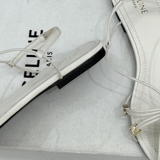 Celine/赛琳26WF新品凯旋门 度假风细带平底凉鞋 凯旋门金扣精致辨识度高 细带勾勒纤细足踝线条 平底稳当走路毫不 Celine/赛琳26WF新品凯旋门 度假风细带平底凉鞋 凯旋门金扣精致辨识度高 细带勾勒纤细足踝线条 平底稳当走路毫不
