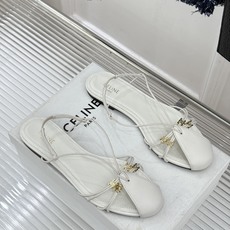Celine/赛琳26WF新品凯旋门 度假风细带平底凉鞋 凯旋门金扣精致辨识度高 细带勾勒纤细足踝线条 平底稳当走路毫不 Celine/赛琳26WF新品凯旋门 度假风细带平底凉鞋 凯旋门金扣精致辨识度高 细带勾勒纤细足踝线条 平底稳当走路毫不