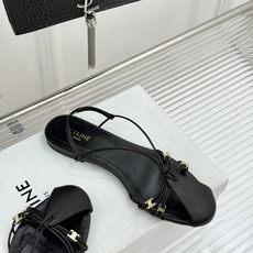 Celine/赛琳26WF新品凯旋门 度假风细带平底凉鞋 凯旋门金扣精致辨识度高 细带勾勒纤细足踝线条 平底稳当走路毫不 Celine/赛琳26WF新品凯旋门 度假风细带平底凉鞋 凯旋门金扣精致辨识度高 细带勾勒纤细足踝线条 平底稳当走路毫不