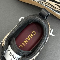 CHANE*|小香26A经典 豹纹休闲运动鞋板鞋 把奢雅揉进日常穿搭 柔软皮革菱格质感绝佳 鞋舌双C微标藏巧思 透气网面 CHANE*|小香26A经典 豹纹休闲运动鞋板鞋 把奢雅揉进日常穿搭 柔软皮革菱格质感绝佳 鞋舌双C微标藏巧思 透气网面