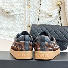 CHANE*|小香26A经典 豹纹休闲运动鞋板鞋 把奢雅揉进日常穿搭 柔软皮革菱格质感绝佳 鞋舌双C微标藏巧思 透气网面 CHANE*|小香26A经典 豹纹休闲运动鞋板鞋 把奢雅揉进日常穿搭 柔软皮革菱格质感绝佳 鞋舌双C微标藏巧思 透气网面