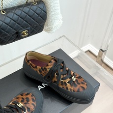 CHANE*|小香26B新品双C 豹纹松糕厚底休闲鞋运动鞋 CHANEL26B秋冬休闲新作 麂皮质感细腻高级 双C标识点 CHANE*|小香26B新品双C 豹纹松糕厚底休闲鞋运动鞋 CHANEL26B秋冬休闲新作 麂皮质感细腻高级 双C标识点