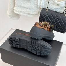 CHANE*|小香26B新品双C 豹纹松糕厚底休闲鞋运动鞋 CHANEL26B秋冬休闲新作 麂皮质感细腻高级 双C标识点 CHANE*|小香26B新品双C 豹纹松糕厚底休闲鞋运动鞋 CHANEL26B秋冬休闲新作 麂皮质感细腻高级 双C标识点