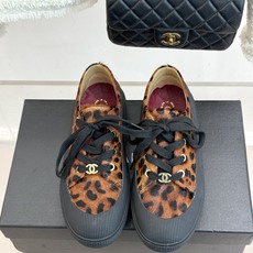 CHANE*|小香26B新品双C 豹纹松糕厚底休闲鞋运动鞋 CHANEL26B秋冬休闲新作 麂皮质感细腻高级 双C标识点 CHANE*|小香26B新品双C 豹纹松糕厚底休闲鞋运动鞋 CHANEL26B秋冬休闲新作 麂皮质感细腻高级 双C标识点