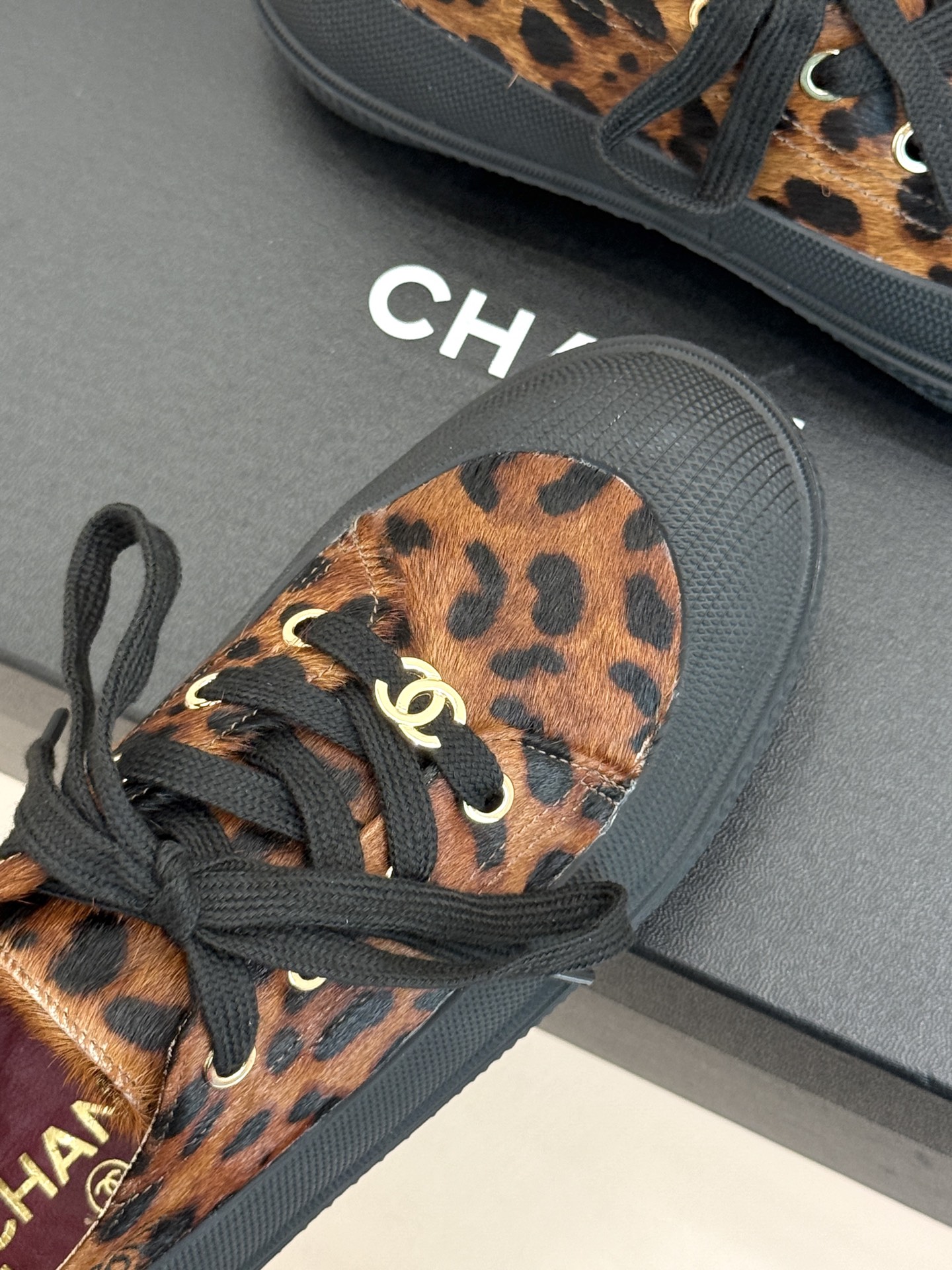 CHANE*|小香26B新品双C 豹纹松糕厚底休闲鞋运动鞋 CHANEL26B秋冬休闲新作 麂皮质感细腻高级 双C标识点 CHANE*|小香26B新品双C 豹纹松糕厚底休闲鞋运动鞋 CHANEL26B秋冬休闲新作 麂皮质感细腻高级 双C标识点