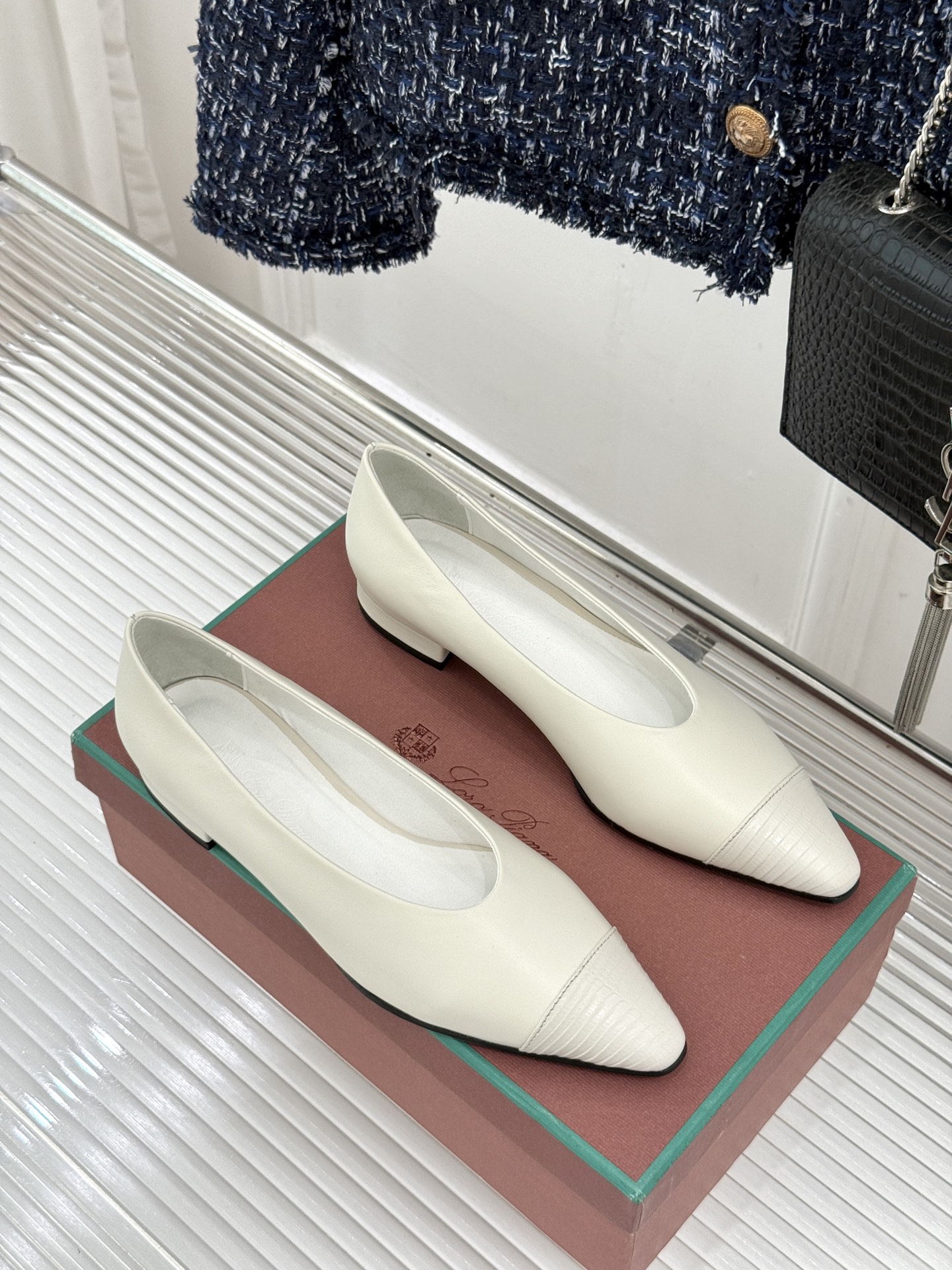 Loro Piana/LP经典复古 复古拼色平底单鞋 复古拼色超耐看 老钱氛围感直接拉满 上脚自带慵懒高级气质 低饱和拼