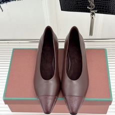 Loro Piana/LP经典复古 复古拼色平底单鞋 复古拼色超耐看 老钱氛围感直接拉满 上脚自带慵懒高级气质 低饱和拼 Loro Piana/LP经典复古 复古拼色平底单鞋 复古拼色超耐看 老钱氛围感直接拉满 上脚自带慵懒高级气质 低饱和拼