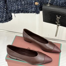 Loro Piana/LP经典复古 复古拼色平底单鞋 复古拼色超耐看 老钱氛围感直接拉满 上脚自带慵懒高级气质 低饱和拼 Loro Piana/LP经典复古 复古拼色平底单鞋 复古拼色超耐看 老钱氛围感直接拉满 上脚自带慵懒高级气质 低饱和拼