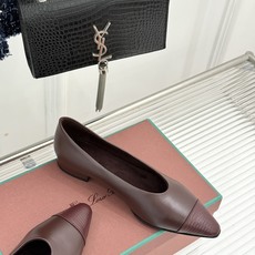 Loro Piana/LP经典复古 复古拼色平底单鞋 复古拼色超耐看 老钱氛围感直接拉满 上脚自带慵懒高级气质 低饱和拼 Loro Piana/LP经典复古 复古拼色平底单鞋 复古拼色超耐看 老钱氛围感直接拉满 上脚自带慵懒高级气质 低饱和拼