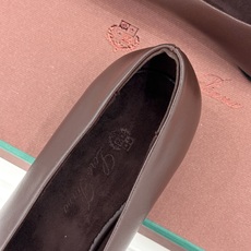 Loro Piana/LP经典复古 复古拼色平底单鞋 复古拼色超耐看 老钱氛围感直接拉满 上脚自带慵懒高级气质 低饱和拼 Loro Piana/LP经典复古 复古拼色平底单鞋 复古拼色超耐看 老钱氛围感直接拉满 上脚自带慵懒高级气质 低饱和拼