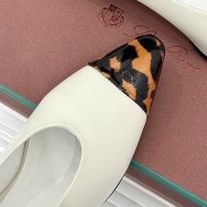 Loro Piana/LP经典复古 复古拼色平底单鞋 复古拼色超耐看 老钱氛围感直接拉满 上脚自带慵懒高级气质 低饱和拼 Loro Piana/LP经典复古 复古拼色平底单鞋 复古拼色超耐看 老钱氛围感直接拉满 上脚自带慵懒高级气质 低饱和拼