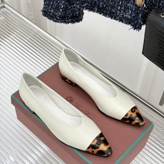 Loro Piana/LP经典复古 复古拼色平底单鞋 复古拼色超耐看 老钱氛围感直接拉满 上脚自带慵懒高级气质 低饱和拼 Loro Piana/LP经典复古 复古拼色平底单鞋 复古拼色超耐看 老钱氛围感直接拉满 上脚自带慵懒高级气质 低饱和拼