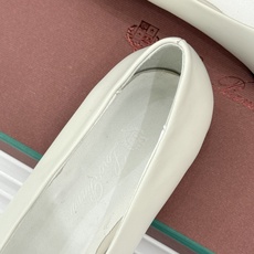Loro Piana/LP经典复古 复古拼色平底单鞋 复古拼色超耐看 老钱氛围感直接拉满 上脚自带慵懒高级气质 低饱和拼 Loro Piana/LP经典复古 复古拼色平底单鞋 复古拼色超耐看 老钱氛围感直接拉满 上脚自带慵懒高级气质 低饱和拼