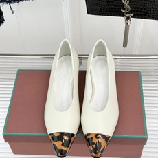 Loro Piana/LP经典复古 复古拼色平底单鞋 复古拼色超耐看 老钱氛围感直接拉满 上脚自带慵懒高级气质 低饱和拼 Loro Piana/LP经典复古 复古拼色平底单鞋 复古拼色超耐看 老钱氛围感直接拉满 上脚自带慵懒高级气质 低饱和拼