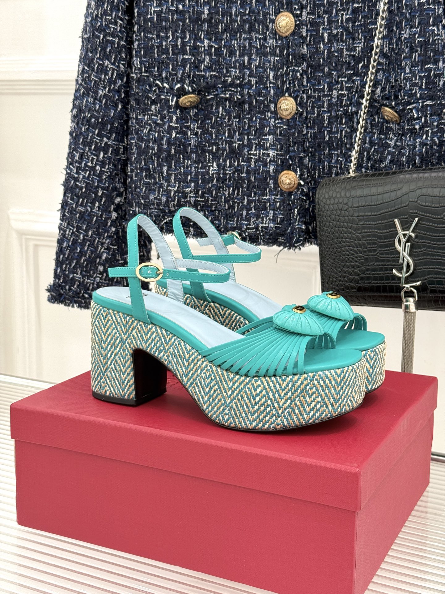 Valentino/华伦天奴26WF新品 露趾爱心编织防水台粗跟凉鞋 爱心露趾甜到心巴 防水台粗跟超显高 软弹脚感暴走也