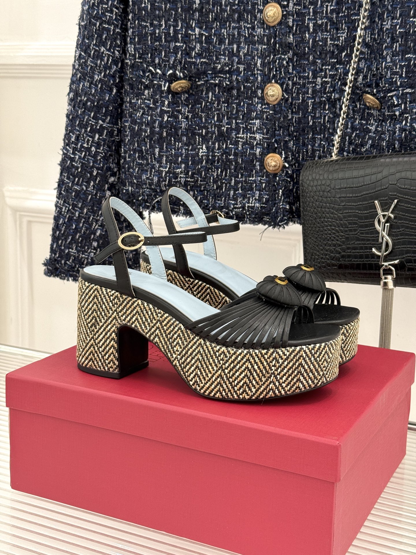Valentino/华伦天奴26WF新品 露趾爱心编织防水台粗跟凉鞋 爱心露趾甜到心巴 防水台粗跟超显高 软弹脚感暴走也