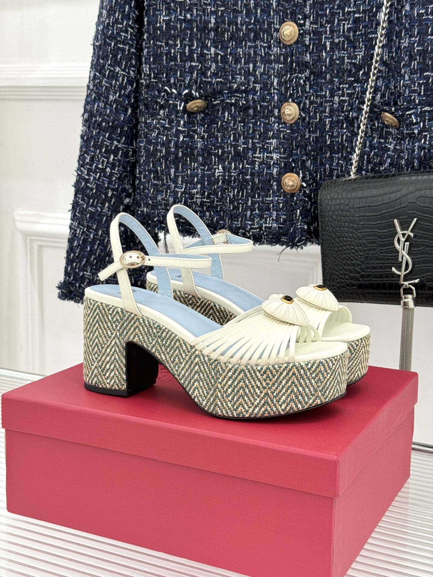 Valentino/华伦天奴26WF新品 露趾爱心编织防水台粗跟凉鞋 爱心露趾甜到心巴 防水台粗跟超显高 软弹脚感暴走也