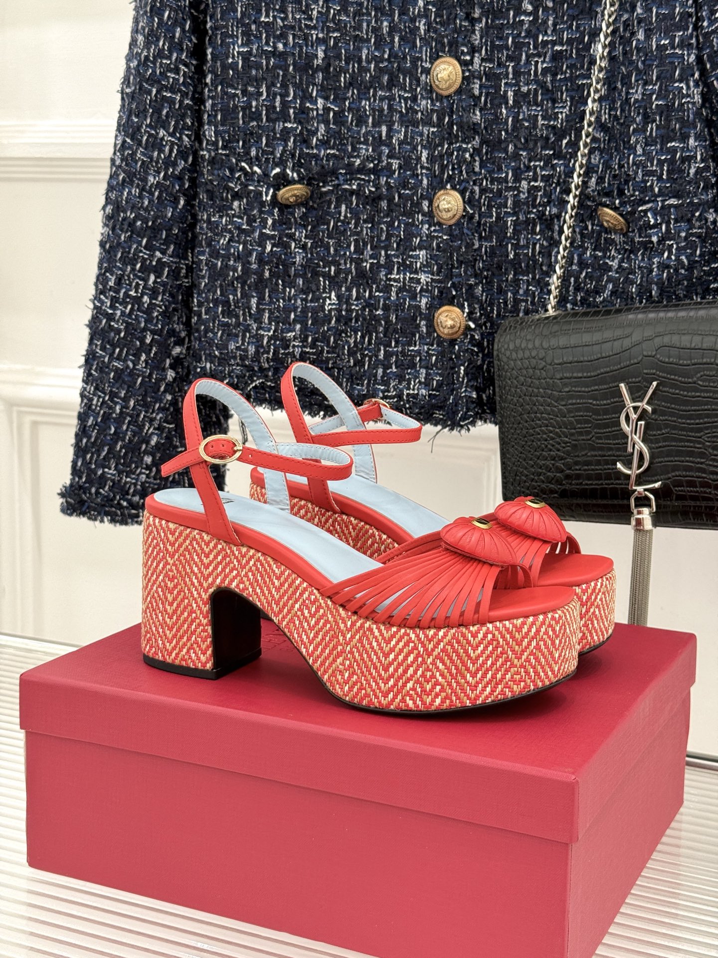Valentino/华伦天奴26WF新品 露趾爱心编织防水台粗跟凉鞋 爱心露趾甜到心巴 防水台粗跟超显高 软弹脚感暴走也