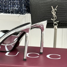 Gucci/古驰26WF新品马衔扣 鱼嘴防水台细跟高跟拖鞋 演绎复古奢华与现代气场的融合之作。 标志性金属马衔扣点缀鱼嘴 Gucci/古驰26WF新品马衔扣 鱼嘴防水台细跟高跟拖鞋 演绎复古奢华与现代气场的融合之作。 标志性金属马衔扣点缀鱼嘴