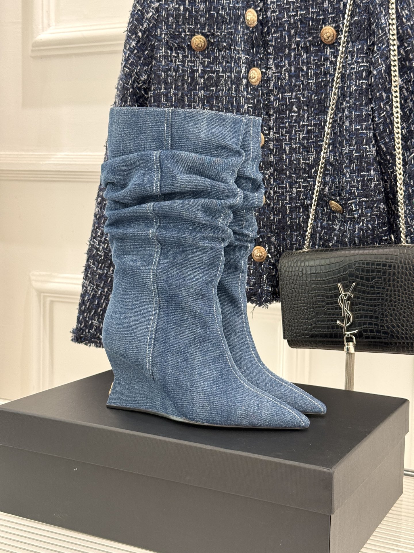 Balmain｜巴尔曼26WF新品 褶皱坡跟堆堆长靴 护腿堆褶随性垂落 尖头剪裁利落显腿修长 小牛皮肌理细腻高级 坡跟稳