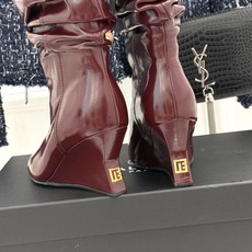 Balmain|巴尔曼26WF新品 褶皱坡跟堆堆长靴 护腿堆褶随性垂落 尖头剪裁利落显腿修长 小牛皮肌理细腻高级 坡跟稳 Balmain|巴尔曼26WF新品 褶皱坡跟堆堆长靴 护腿堆褶随性垂落 尖头剪裁利落显腿修长 小牛皮肌理细腻高级 坡跟稳