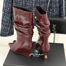 Balmain|巴尔曼26WF新品 褶皱坡跟堆堆长靴 护腿堆褶随性垂落 尖头剪裁利落显腿修长 小牛皮肌理细腻高级 坡跟稳 Balmain|巴尔曼26WF新品 褶皱坡跟堆堆长靴 护腿堆褶随性垂落 尖头剪裁利落显腿修长 小牛皮肌理细腻高级 坡跟稳