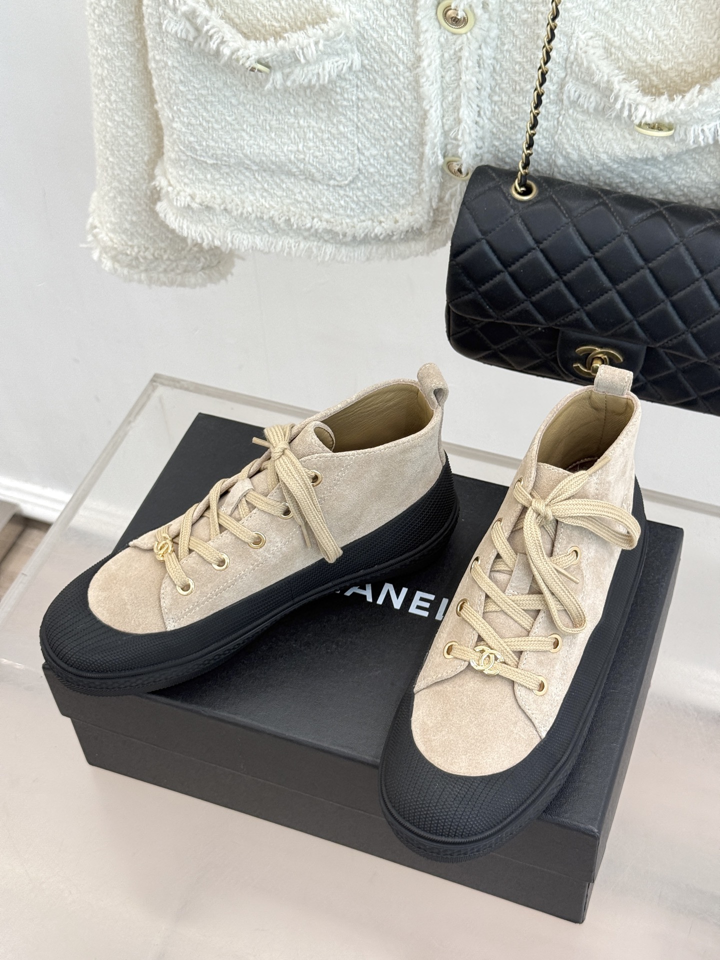 CHANE*|小香26B新品双C 松糕厚底高帮休闲鞋运动鞋 双C标识点缀鞋带 麂皮质感细腻高级 松糕厚底隐形拉长比例 上 CHANE*|小香26B新品双C 松糕厚底高帮休闲鞋运动鞋 双C标识点缀鞋带 麂皮质感细腻高级 松糕厚底隐形拉长比例 上