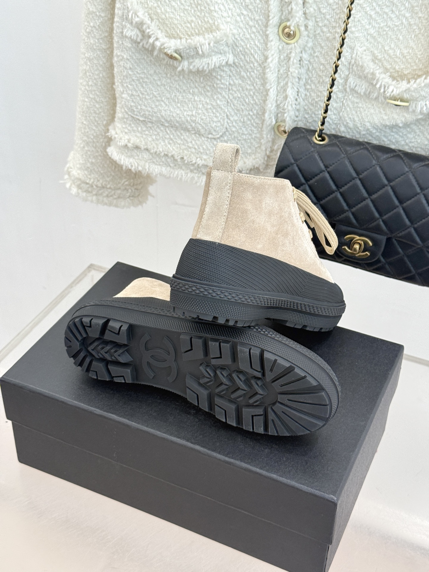 CHANE*|小香26B新品双C 松糕厚底高帮休闲鞋运动鞋 双C标识点缀鞋带 麂皮质感细腻高级 松糕厚底隐形拉长比例 上 CHANE*|小香26B新品双C 松糕厚底高帮休闲鞋运动鞋 双C标识点缀鞋带 麂皮质感细腻高级 松糕厚底隐形拉长比例 上