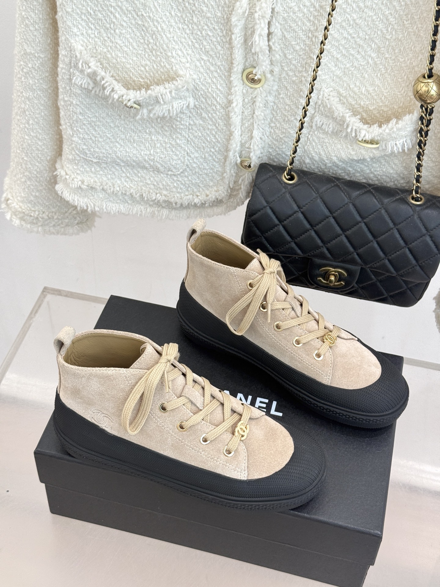 CHANE*|小香26B新品双C 松糕厚底高帮休闲鞋运动鞋 双C标识点缀鞋带 麂皮质感细腻高级 松糕厚底隐形拉长比例 上 CHANE*|小香26B新品双C 松糕厚底高帮休闲鞋运动鞋 双C标识点缀鞋带 麂皮质感细腻高级 松糕厚底隐形拉长比例 上