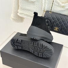 CHANE*|小香26B新品双C 松糕厚底高帮休闲鞋运动鞋 双C标识点缀鞋带 麂皮质感细腻高级 松糕厚底隐形拉长比例 上 CHANE*|小香26B新品双C 松糕厚底高帮休闲鞋运动鞋 双C标识点缀鞋带 麂皮质感细腻高级 松糕厚底隐形拉长比例 上