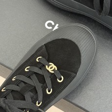 CHANE*|小香26B新品双C 松糕厚底高帮休闲鞋运动鞋 双C标识点缀鞋带 麂皮质感细腻高级 松糕厚底隐形拉长比例 上 CHANE*|小香26B新品双C 松糕厚底高帮休闲鞋运动鞋 双C标识点缀鞋带 麂皮质感细腻高级 松糕厚底隐形拉长比例 上