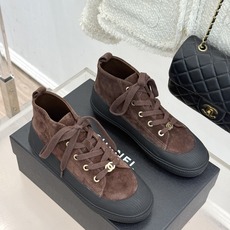 CHANE*|小香26B新品双C 松糕厚底高帮休闲鞋运动鞋 双C标识点缀鞋带 麂皮质感细腻高级 松糕厚底隐形拉长比例 上 CHANE*|小香26B新品双C 松糕厚底高帮休闲鞋运动鞋 双C标识点缀鞋带 麂皮质感细腻高级 松糕厚底隐形拉长比例 上