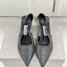Jimmy Choo/吉米周26WF新品 雕花尖头猫跟凉鞋 雕花肌理揉进浪漫质感 尖头秒拉腿部线条 猫跟轻盈又好走 小羊 Jimmy Choo/吉米周26WF新品 雕花尖头猫跟凉鞋 雕花肌理揉进浪漫质感 尖头秒拉腿部线条 猫跟轻盈又好走 小羊