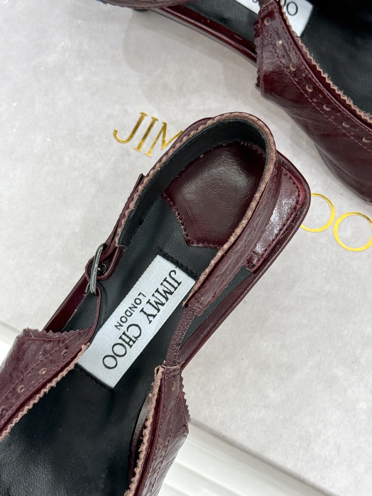 Jimmy Choo/吉米周26WF新品 雕花尖头猫跟凉鞋 雕花肌理揉进浪漫质感 尖头秒拉腿部线条 猫跟轻盈又好走 小羊 Jimmy Choo/吉米周26WF新品 雕花尖头猫跟凉鞋 雕花肌理揉进浪漫质感 尖头秒拉腿部线条 猫跟轻盈又好走 小羊
