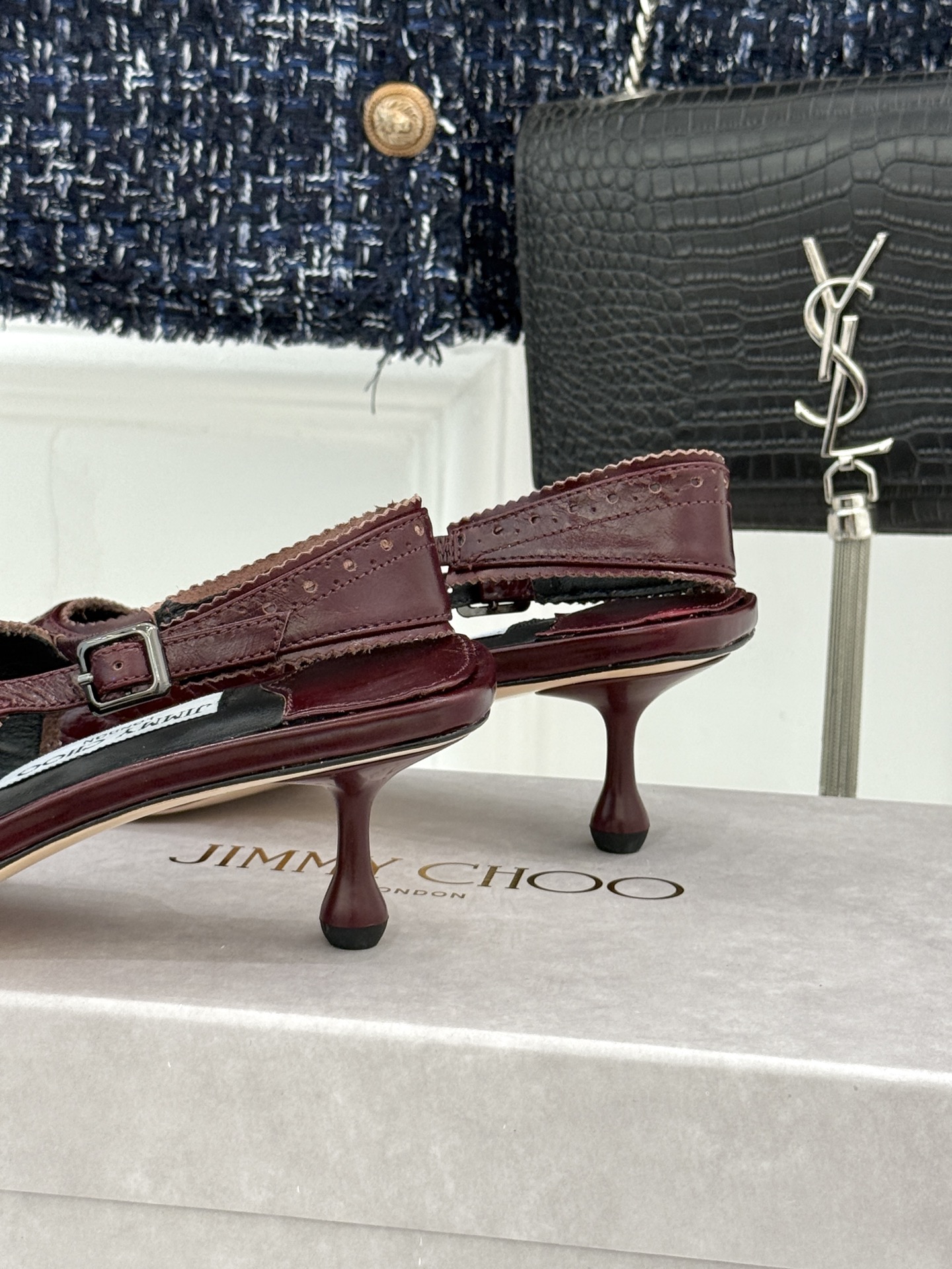 Jimmy Choo/吉米周26WF新品 雕花尖头猫跟凉鞋 雕花肌理揉进浪漫质感 尖头秒拉腿部线条 猫跟轻盈又好走 小羊 Jimmy Choo/吉米周26WF新品 雕花尖头猫跟凉鞋 雕花肌理揉进浪漫质感 尖头秒拉腿部线条 猫跟轻盈又好走 小羊