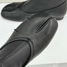 MaisonMargiela|MM6马吉拉 复古褶皱分趾弹力靴短靴 分趾鞋型藏先锋基因 弹力靴筒裹住纤细脚踝 褶皱皮面晕 MaisonMargiela|MM6马吉拉 复古褶皱分趾弹力靴短靴 分趾鞋型藏先锋基因 弹力靴筒裹住纤细脚踝 褶皱皮面晕