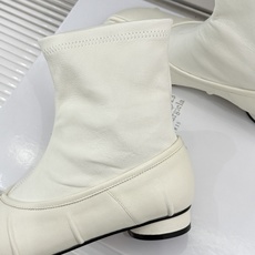 MaisonMargiela|MM6马吉拉 复古褶皱分趾弹力靴短靴 分趾鞋型藏先锋基因 弹力靴筒裹住纤细脚踝 褶皱皮面晕 MaisonMargiela|MM6马吉拉 复古褶皱分趾弹力靴短靴 分趾鞋型藏先锋基因 弹力靴筒裹住纤细脚踝 褶皱皮面晕