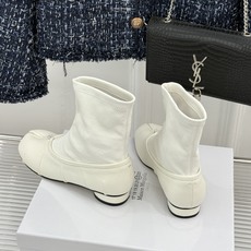 MaisonMargiela|MM6马吉拉 复古褶皱分趾弹力靴短靴 分趾鞋型藏先锋基因 弹力靴筒裹住纤细脚踝 褶皱皮面晕 MaisonMargiela|MM6马吉拉 复古褶皱分趾弹力靴短靴 分趾鞋型藏先锋基因 弹力靴筒裹住纤细脚踝 褶皱皮面晕