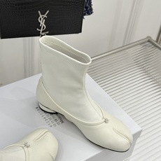 MaisonMargiela|MM6马吉拉 复古褶皱分趾弹力靴短靴 分趾鞋型藏先锋基因 弹力靴筒裹住纤细脚踝 褶皱皮面晕 MaisonMargiela|MM6马吉拉 复古褶皱分趾弹力靴短靴 分趾鞋型藏先锋基因 弹力靴筒裹住纤细脚踝 褶皱皮面晕