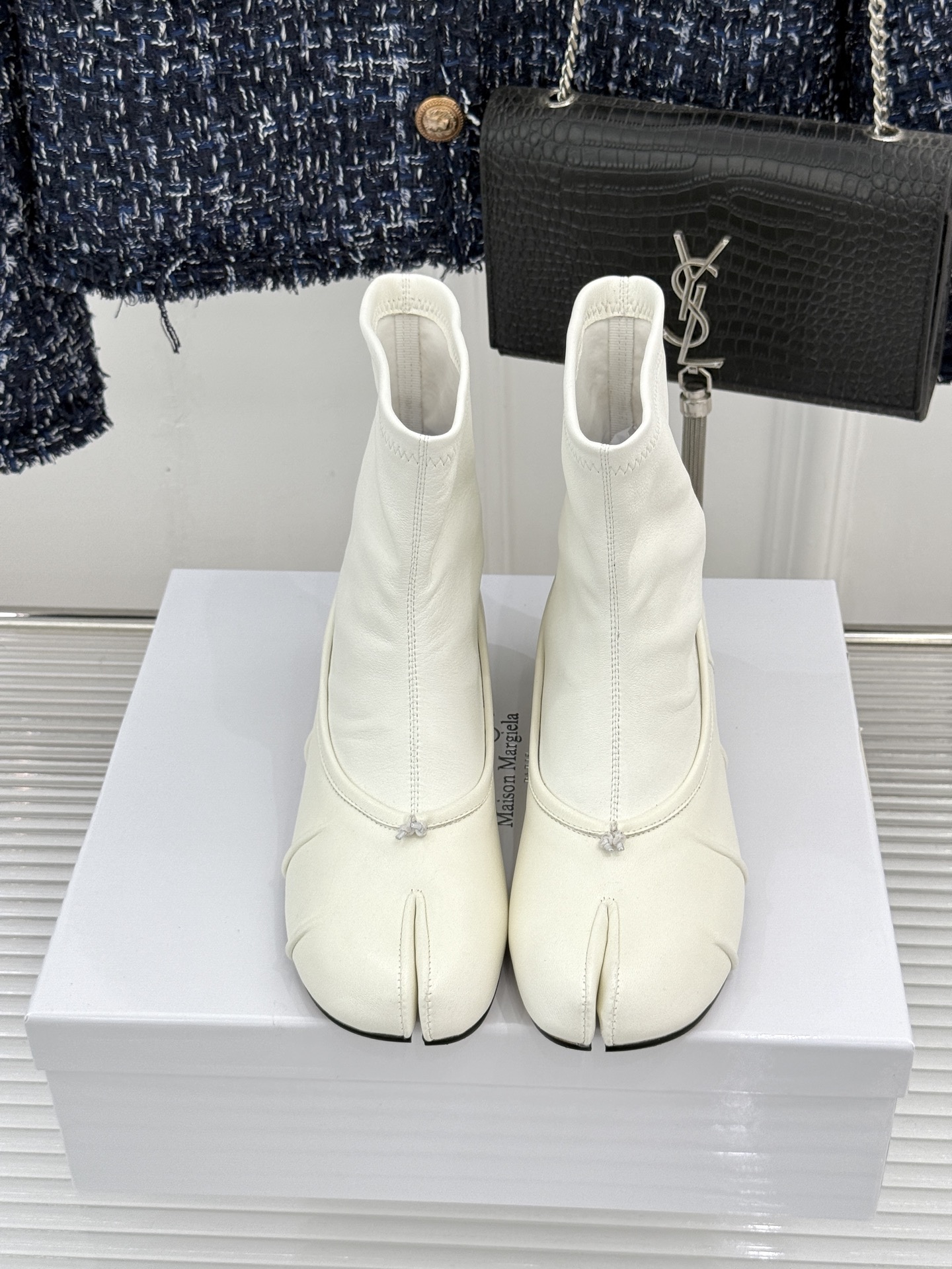 MaisonMargiela|MM6马吉拉 复古褶皱分趾弹力靴短靴 分趾鞋型藏先锋基因 弹力靴筒裹住纤细脚踝 褶皱皮面晕 MaisonMargiela|MM6马吉拉 复古褶皱分趾弹力靴短靴 分趾鞋型藏先锋基因 弹力靴筒裹住纤细脚踝 褶皱皮面晕
