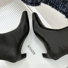 Khaite 26WF秋冬新品 后拉链方头猫跟短靴 今年秋冬必入神级短靴 极简爱好者直接闭眼入 后拉链设计穿脱超顺手 利 Khaite 26WF秋冬新品 后拉链方头猫跟短靴 今年秋冬必入神级短靴 极简爱好者直接闭眼入 后拉链设计穿脱超顺手 利