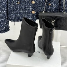 Khaite 26WF秋冬新品 后拉链方头猫跟短靴 今年秋冬必入神级短靴 极简爱好者直接闭眼入 后拉链设计穿脱超顺手 利 Khaite 26WF秋冬新品 后拉链方头猫跟短靴 今年秋冬必入神级短靴 极简爱好者直接闭眼入 后拉链设计穿脱超顺手 利