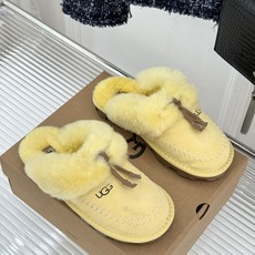 UGG 26WF新品蝴蝶结 包头一脚蹬毛拖 蝴蝶结甜意直接拉满 包头锁牢冬日融融暖意 一脚蹬穿脱格外省心 皮毛一体软得像 UGG 26WF新品蝴蝶结 包头一脚蹬毛拖 蝴蝶结甜意直接拉满 包头锁牢冬日融融暖意 一脚蹬穿脱格外省心 皮毛一体软得像
