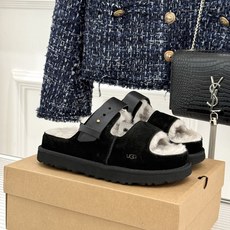 UGG 26WF新品复古 厚底一字带扣毛拖 复古厚底毛拖惊艳登场 一字带扣诠释复古调性 皮毛一体软乎乎超暖 厚底悄悄拔高 UGG 26WF新品复古 厚底一字带扣毛拖 复古厚底毛拖惊艳登场 一字带扣诠释复古调性 皮毛一体软乎乎超暖 厚底悄悄拔高