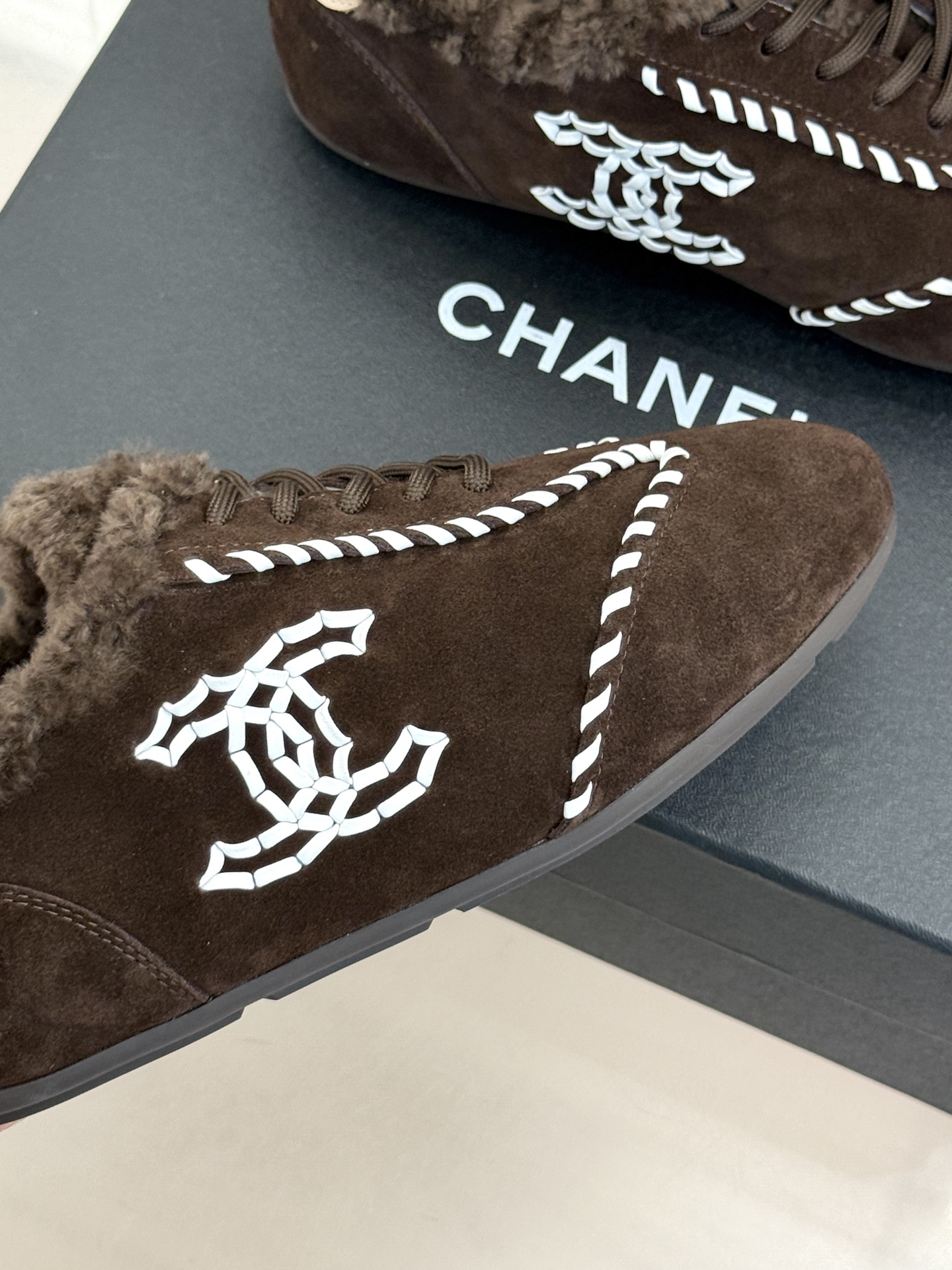 CHANE*｜小香经典车线双C 复古休闲德训鞋阿甘鞋 双C车线太精致 复古鞋型利落显瘦 上脚轻便暴走无压力 搭卫裤随性自