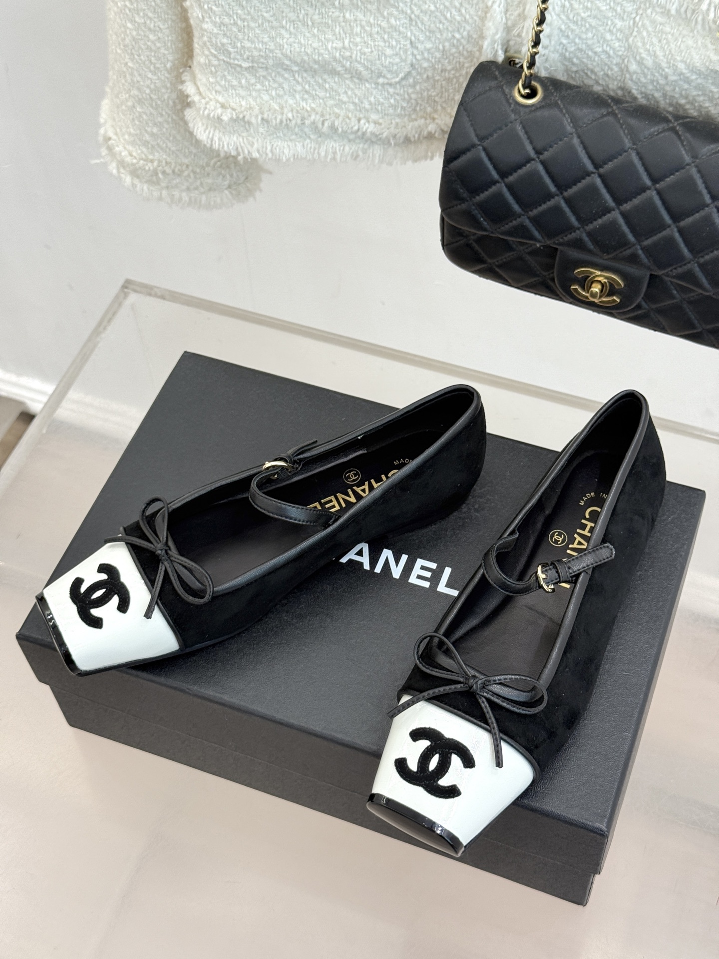 CHANE*|小香26A新品双C 猪鼻子蝴蝶结平底玛丽珍鞋 猪鼻鞋头缀蝴蝶结 双C拼色漾着复古感 平底软底超贴脚 缎面蝴 CHANE*|小香26A新品双C 猪鼻子蝴蝶结平底玛丽珍鞋 猪鼻鞋头缀蝴蝶结 双C拼色漾着复古感 平底软底超贴脚 缎面蝴