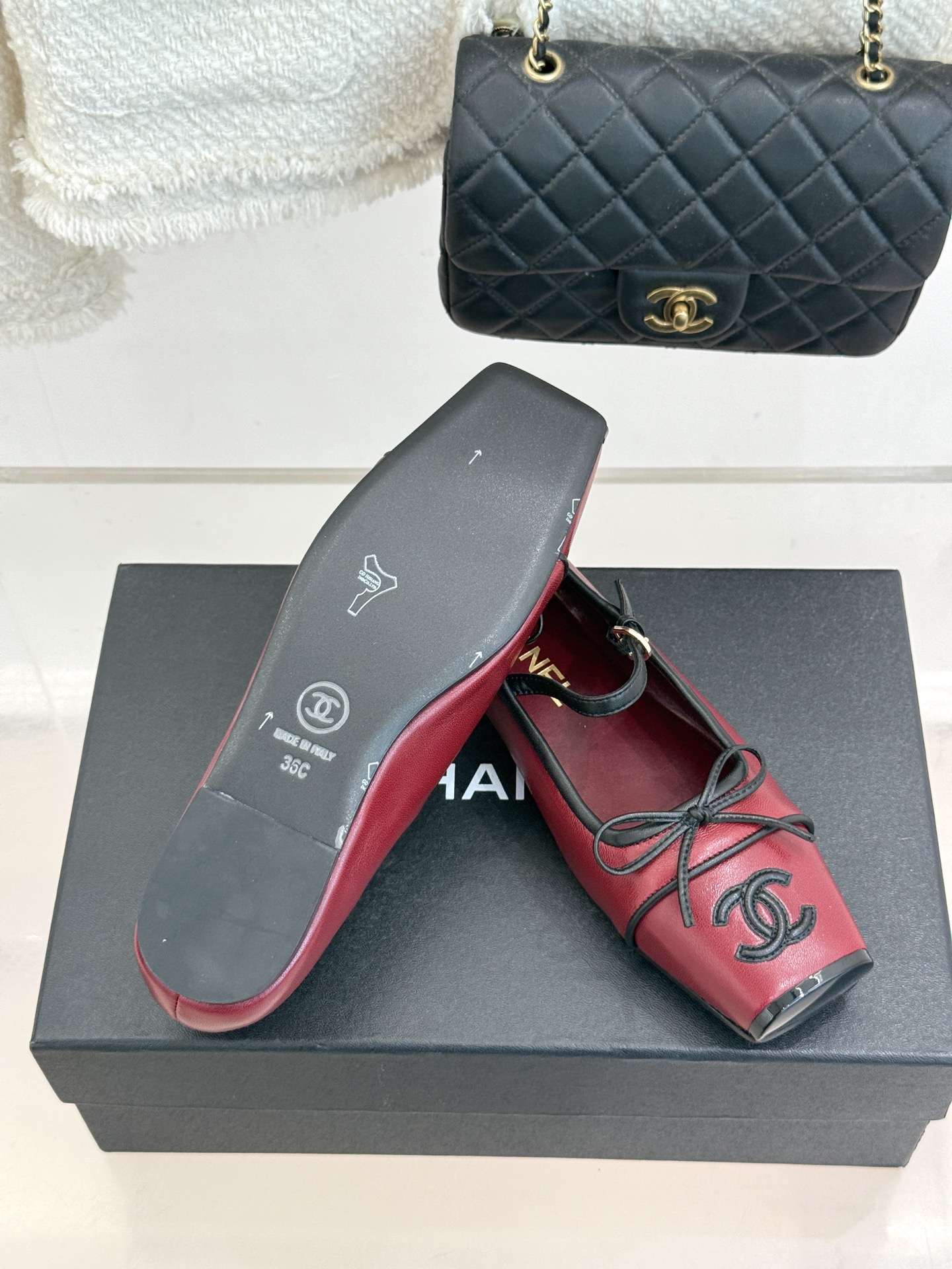 CHANE*|小香26A新品双C 猪鼻子蝴蝶结平底玛丽珍鞋 猪鼻鞋头缀蝴蝶结 双C拼色漾着复古感 平底软底超贴脚 缎面蝴 CHANE*|小香26A新品双C 猪鼻子蝴蝶结平底玛丽珍鞋 猪鼻鞋头缀蝴蝶结 双C拼色漾着复古感 平底软底超贴脚 缎面蝴
